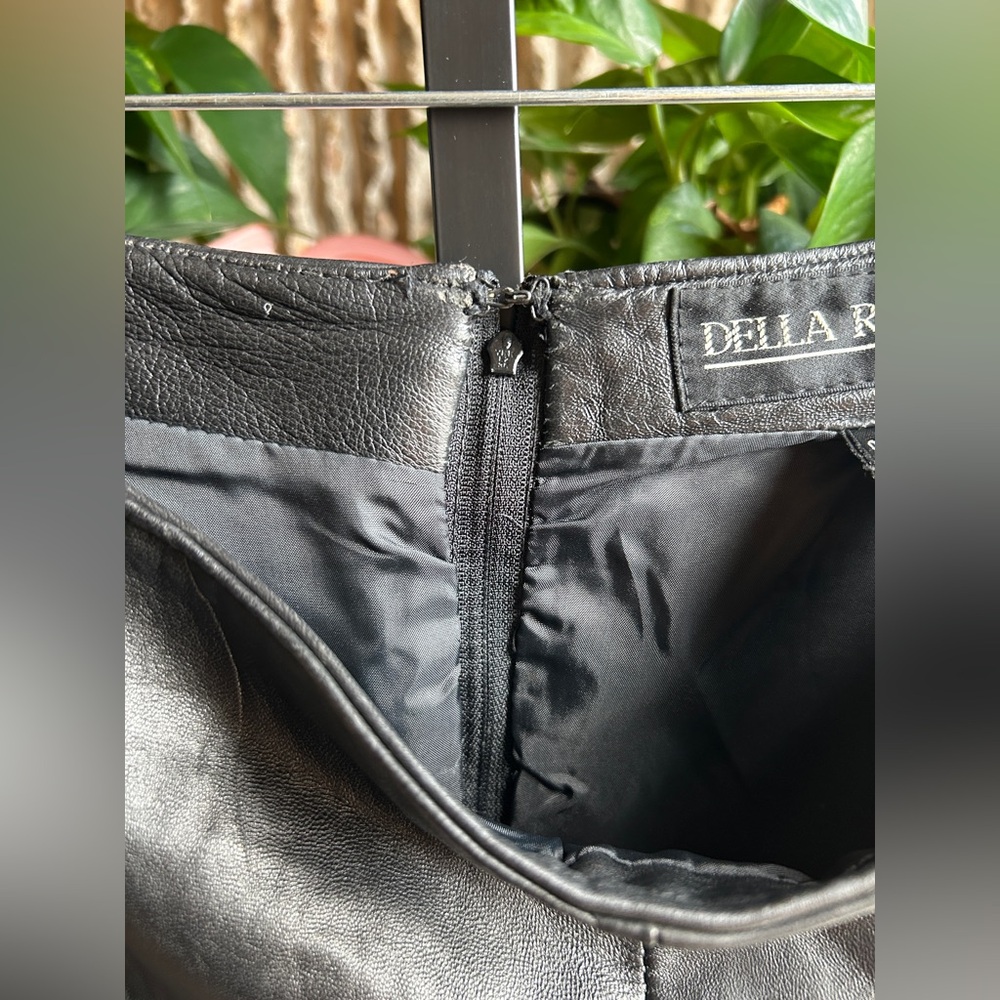 Della Roufogali Vintage black leather skirt Size 12 - Picture 4 of 8